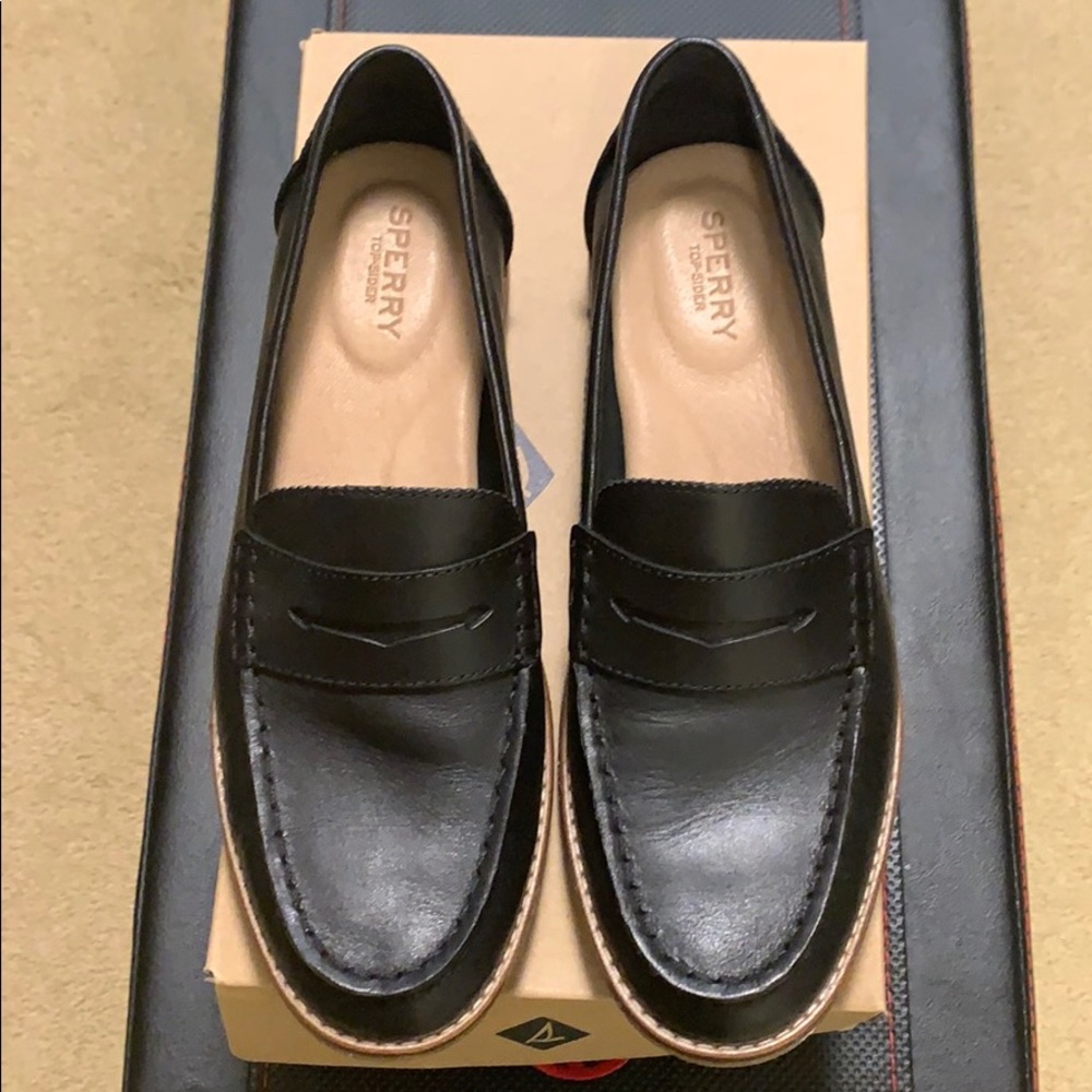 Speery loafers size 8.5 like new black
